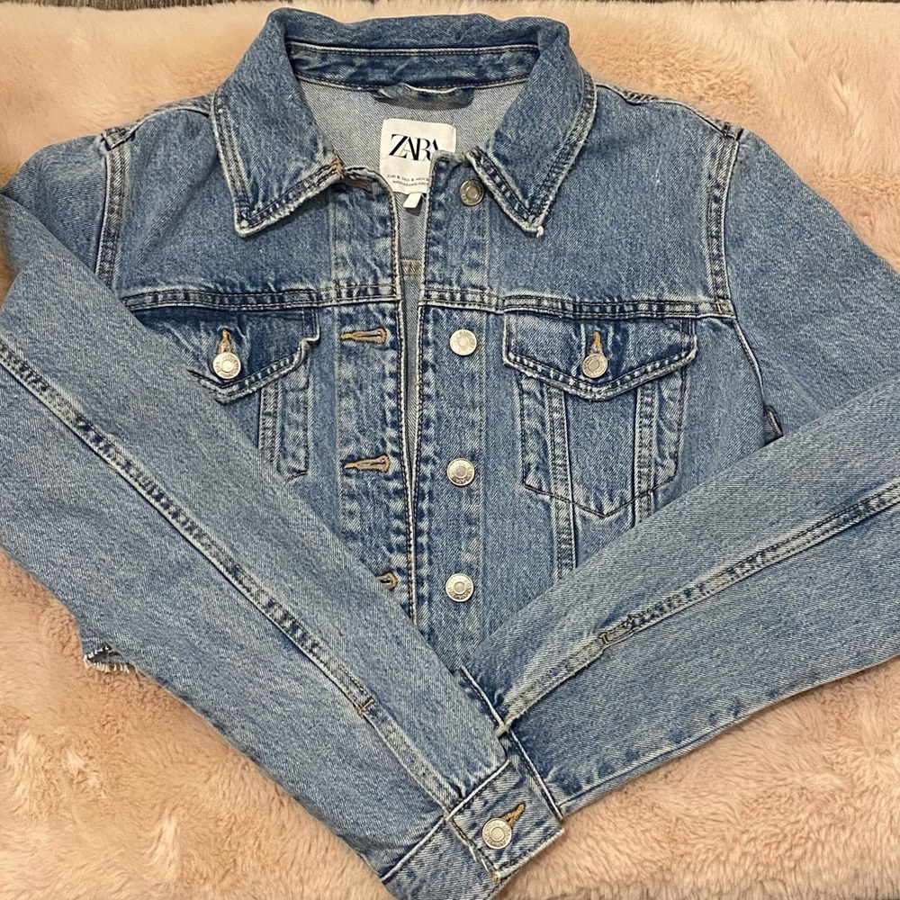 Crop light denim jacket